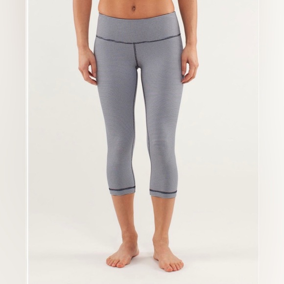 Lululemon under wunder crop legging in inkwell - Picture 1 of 14
